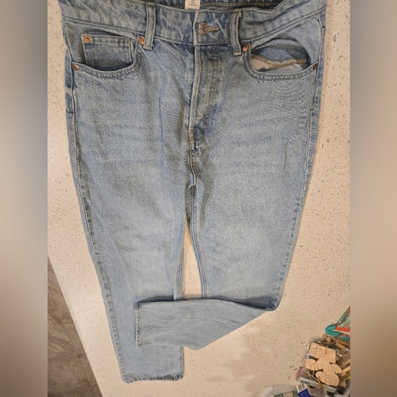 H&M Light Blue Women's Straight Leg Jeans - Picture 3 of 9